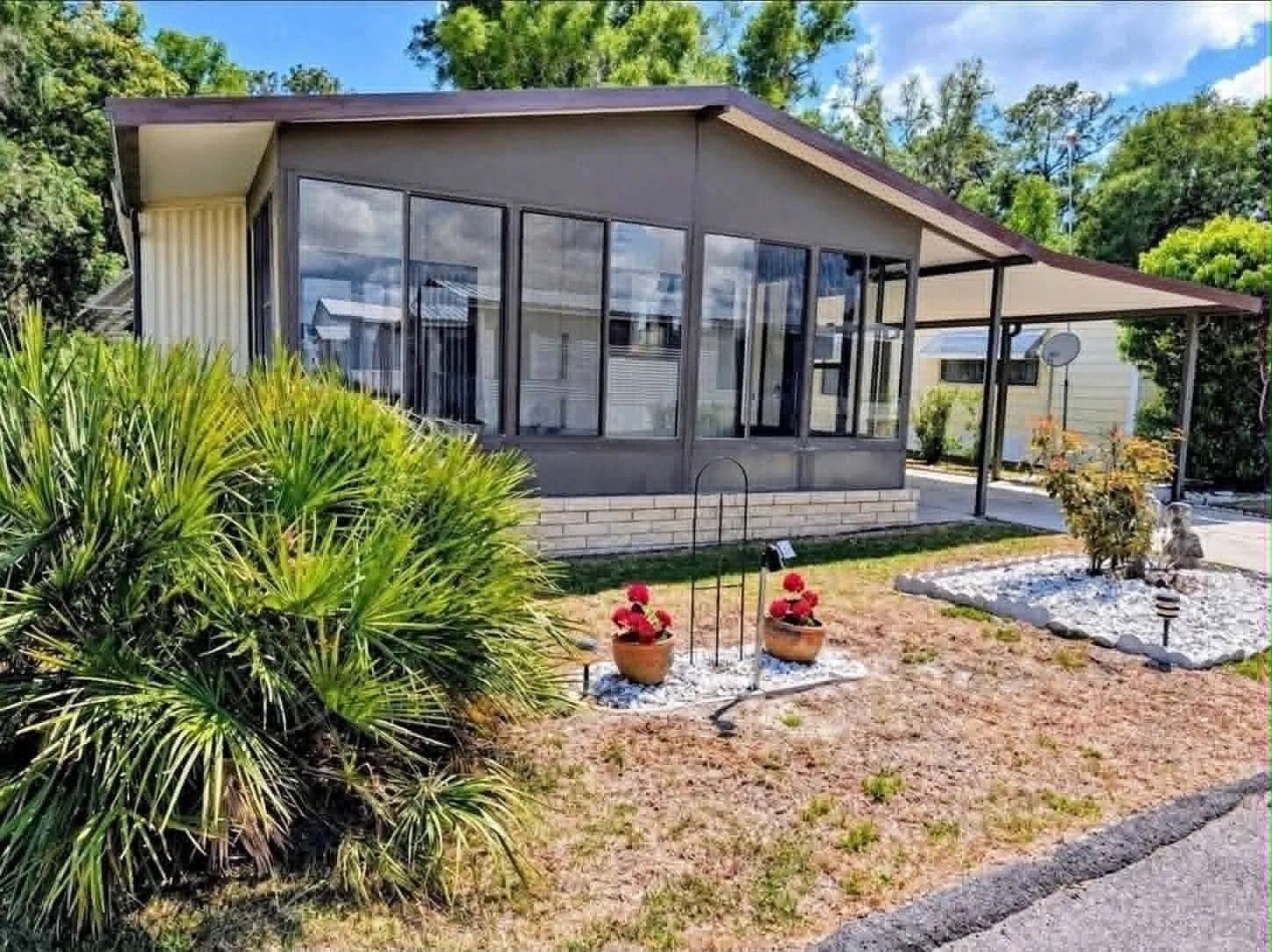 1984 double-wide in Lady Lake, FL